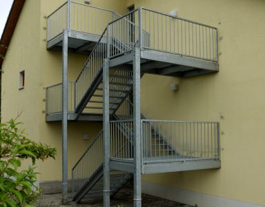 verzinkte Metalltreppe